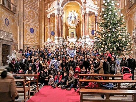 La comunitat filipina celebra la festa de la Sagrada Família