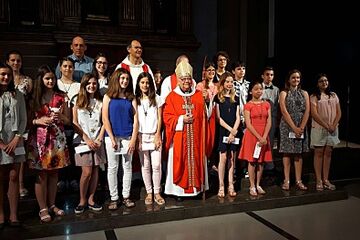 El bisbe Francesc convida als joves confirmats a col•laborar en la societat prenent com a exemple Jesús