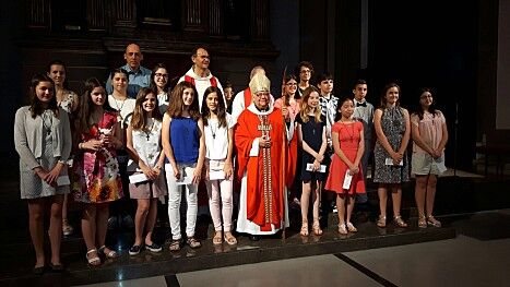 El bisbe Francesc convida als joves confirmats a col•laborar en la societat prenent com a exemple Jesús
