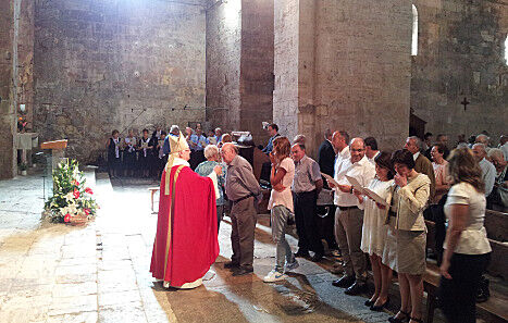 Besalú venera les relíquies de St. Prim i St. Felicià