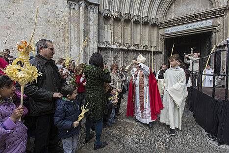 El bisbe anima a fer present Jesús en la vida diària durant la benedicció de Rams