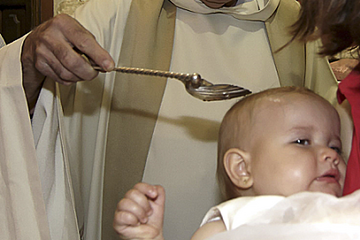 La diòcesi de Girona celebra 2.721 baptismes en un any