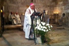 El Bisbe presideix l’Eucaristia a Besalú.