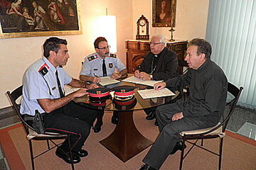 Comandaments de la Regió Policial de Girona es reuneixen amb el Bisbe i el Vicari general